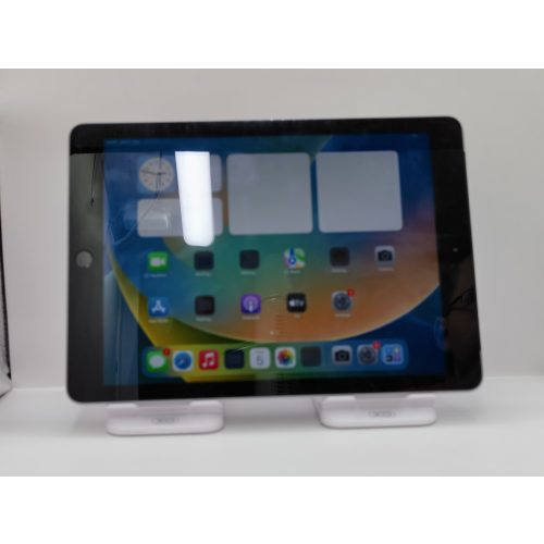 Ipad 5. generáció (SIM-es) (karcos érintő és hátlap) 32 GB